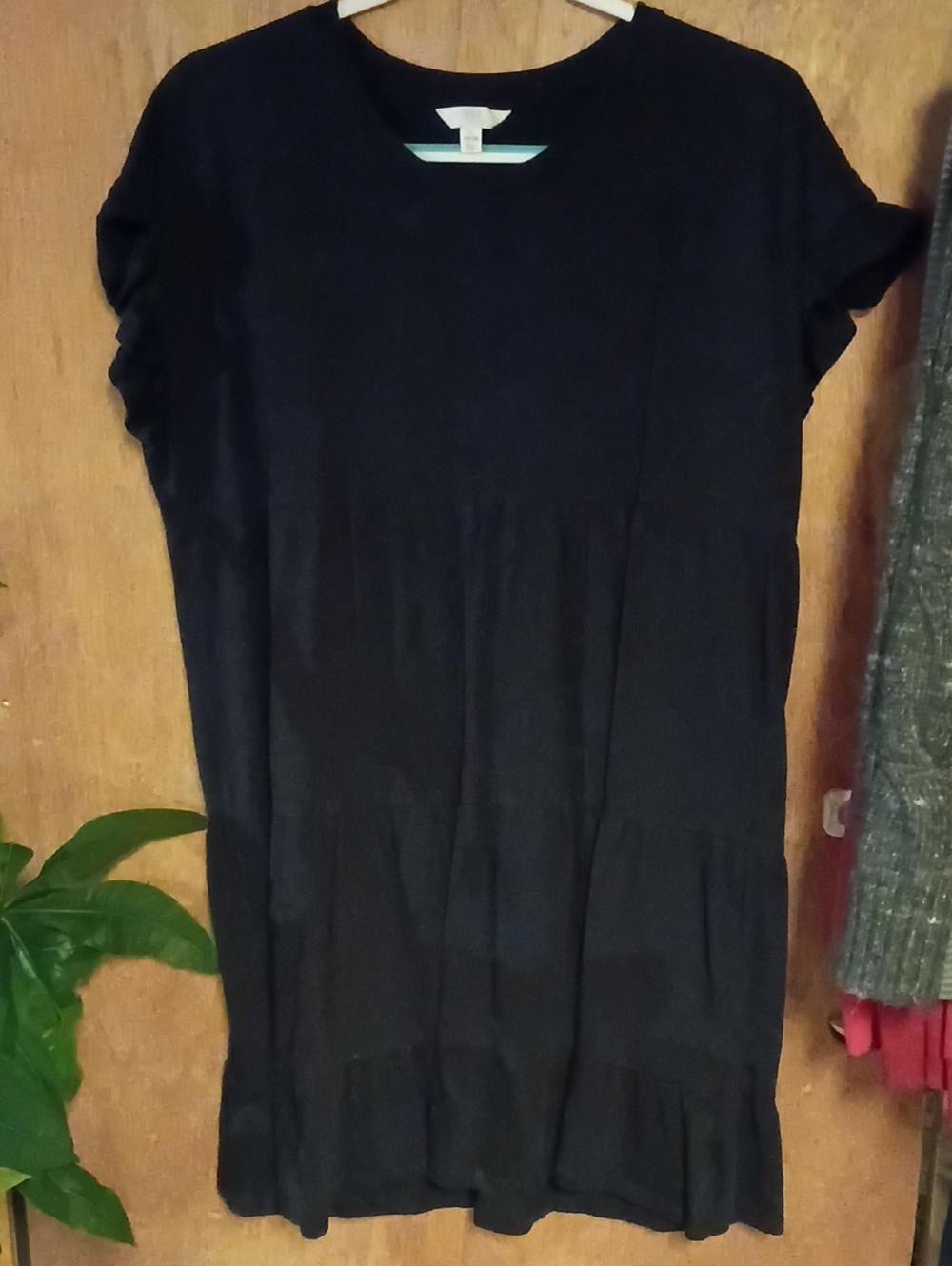 Time and Tru Black Short-Sleeve Tiered Tunic